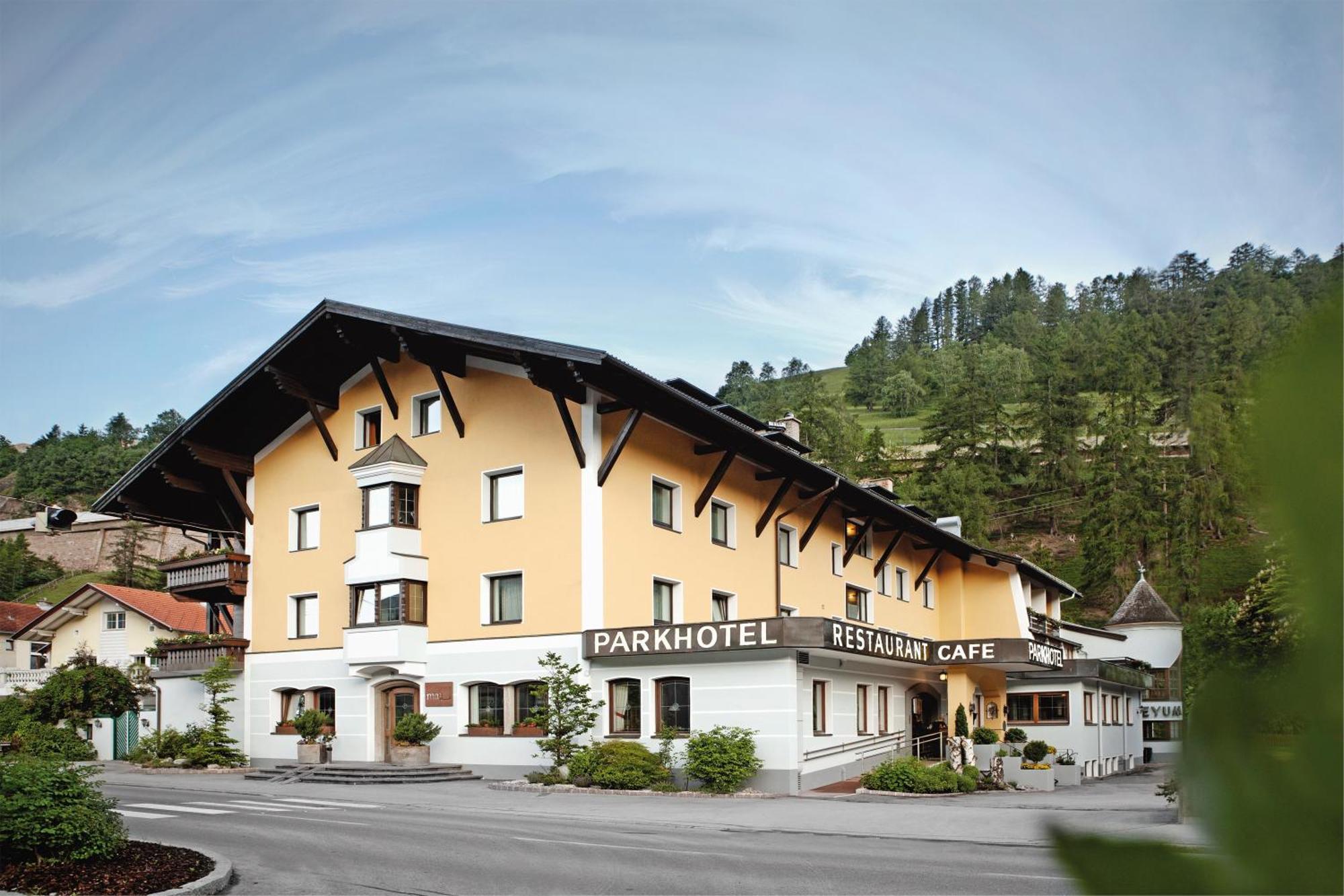 Parkhotel Matrei Matrei am Brenner Exterior photo
